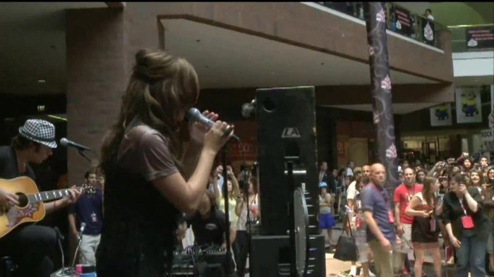 Demi Lovato  Live at Glendale Galleria  in LA for Cambio in HD 02891