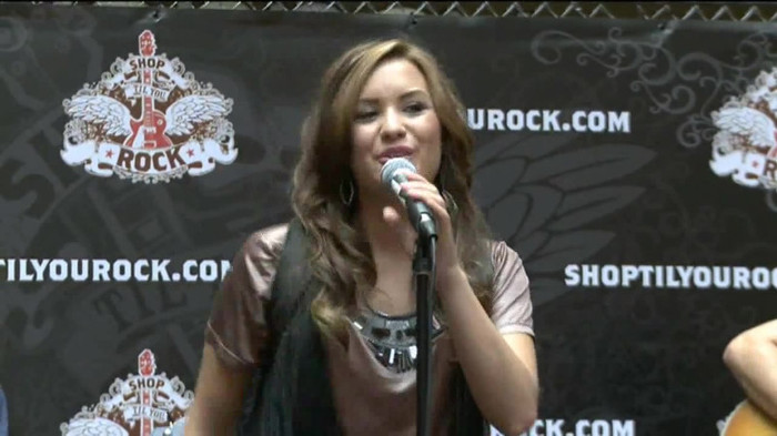 Demi Lovato  Live at Glendale Galleria  in LA for Cambio in HD 02441 - Demilush - Live at Glendale Galleria in LA for Cambio Part oo4