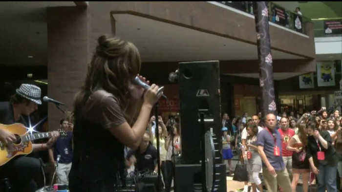 Demi Lovato  Live at Glendale Galleria  in LA for Cambio in HD 02897