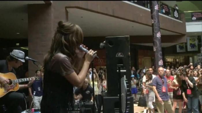 Demi Lovato  Live at Glendale Galleria  in LA for Cambio in HD 02899