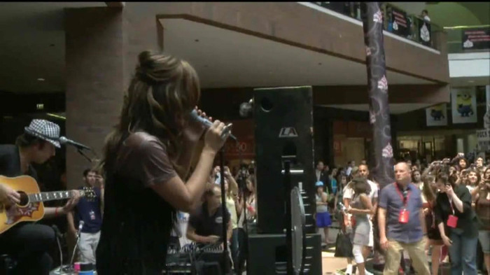Demi Lovato  Live at Glendale Galleria  in LA for Cambio in HD 02905