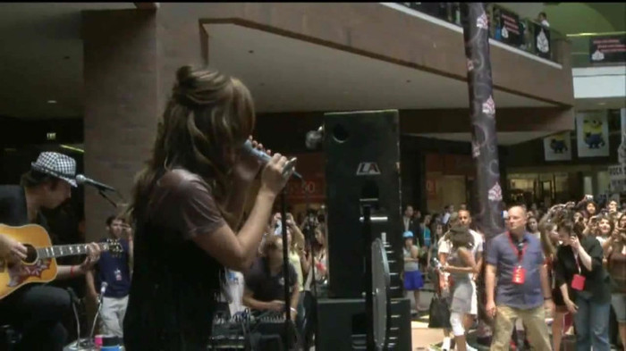 Demi Lovato  Live at Glendale Galleria  in LA for Cambio in HD 02906