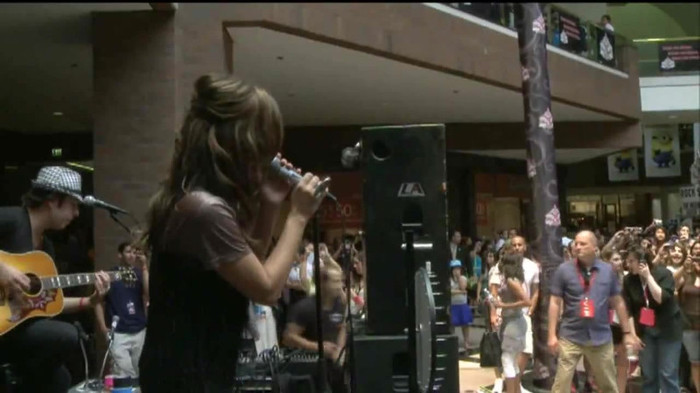 Demi Lovato  Live at Glendale Galleria  in LA for Cambio in HD 02910