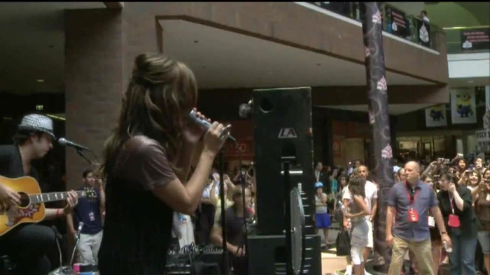 Demi Lovato  Live at Glendale Galleria  in LA for Cambio in HD 02912