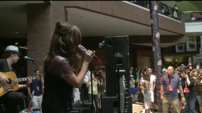 Demi Lovato  Live at Glendale Galleria  in LA for Cambio in HD 02918