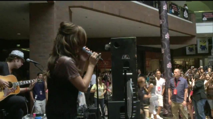 Demi Lovato  Live at Glendale Galleria  in LA for Cambio in HD 02935