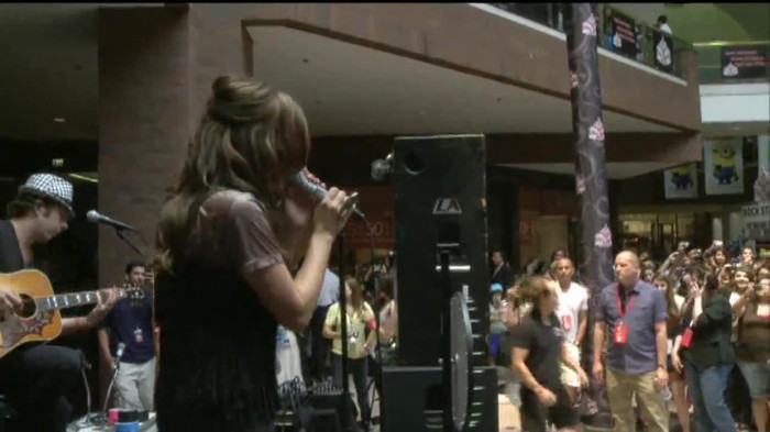 Demi Lovato  Live at Glendale Galleria  in LA for Cambio in HD 02945