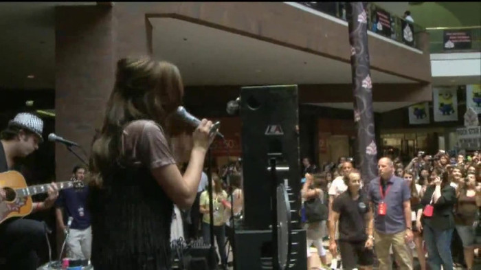 Demi Lovato  Live at Glendale Galleria  in LA for Cambio in HD 02951