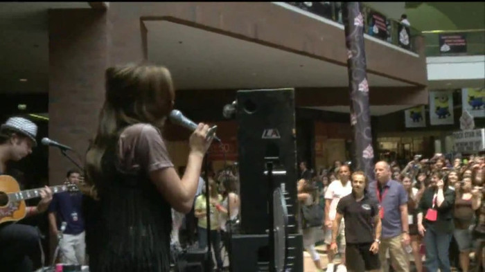 Demi Lovato  Live at Glendale Galleria  in LA for Cambio in HD 02956