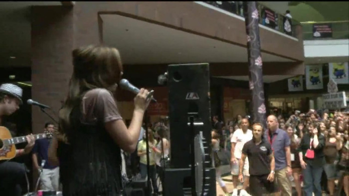 Demi Lovato  Live at Glendale Galleria  in LA for Cambio in HD 02958