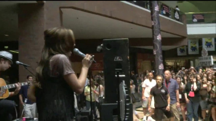Demi Lovato  Live at Glendale Galleria  in LA for Cambio in HD 02960