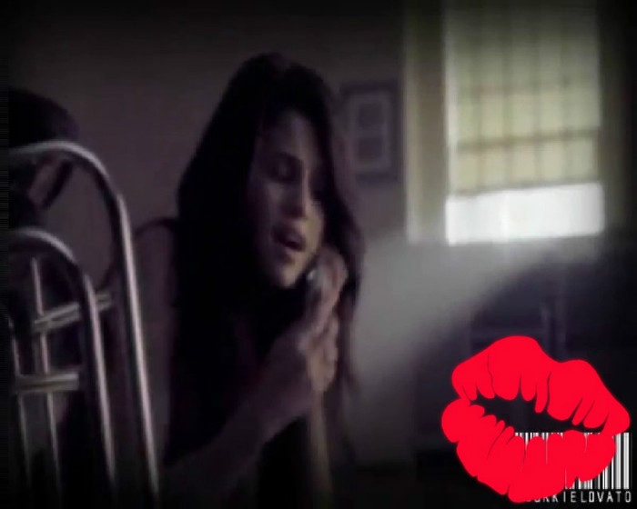 ჯ   Heii Siis te rog cv :S Am plecat de acasa ..:( ma pori gazdui ?? - La 18 Ani - Moviie