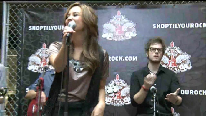 Demi Lovato  Live at Glendale Galleria  in LA for Cambio in HD 03038