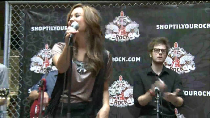 Demi Lovato  Live at Glendale Galleria  in LA for Cambio in HD 03040