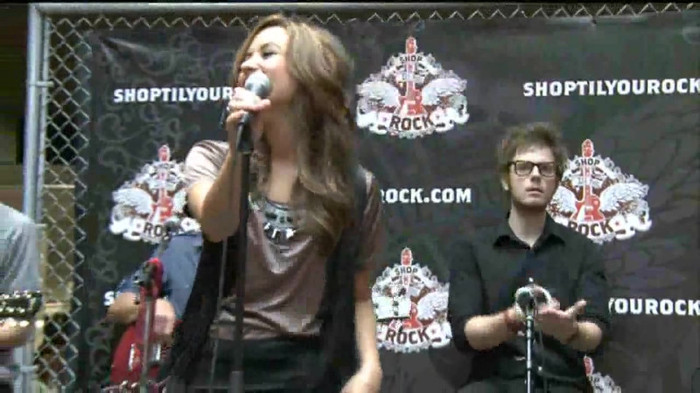 Demi Lovato  Live at Glendale Galleria  in LA for Cambio in HD 03042