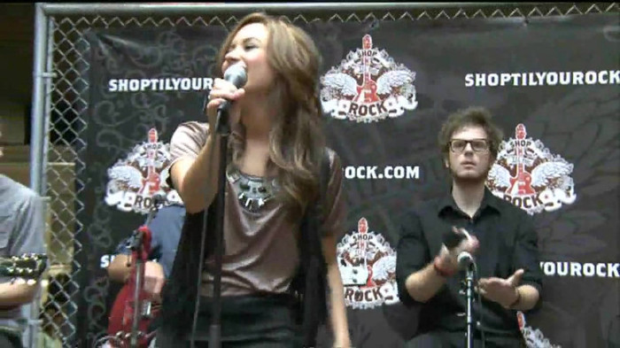 Demi Lovato  Live at Glendale Galleria  in LA for Cambio in HD 03045