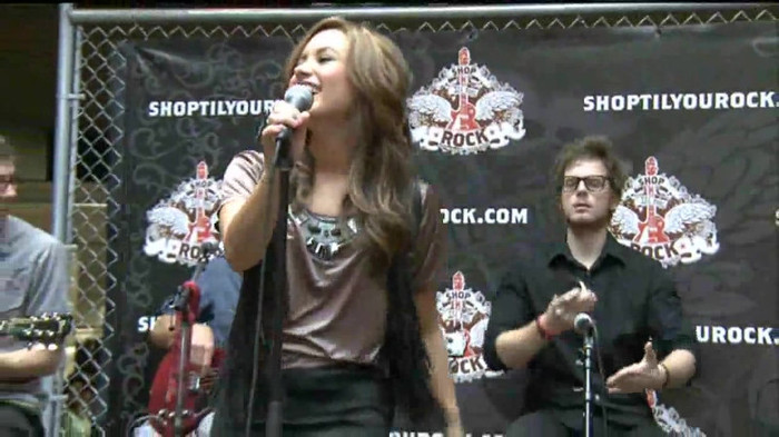 Demi Lovato  Live at Glendale Galleria  in LA for Cambio in HD 03048
