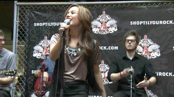 Demi Lovato  Live at Glendale Galleria  in LA for Cambio in HD 03050