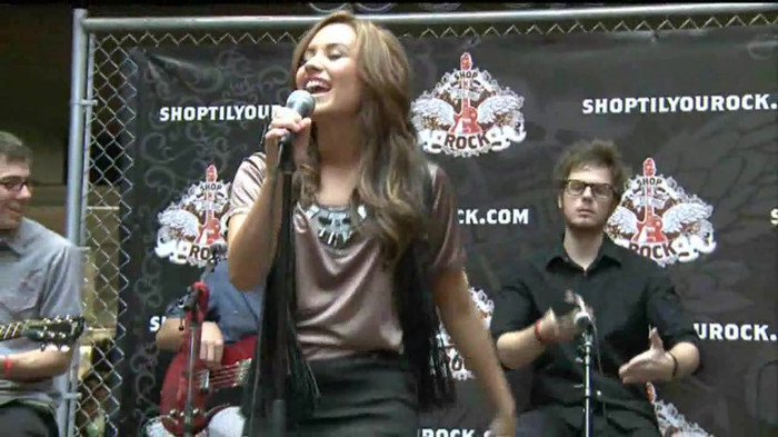 Demi Lovato  Live at Glendale Galleria  in LA for Cambio in HD 03054