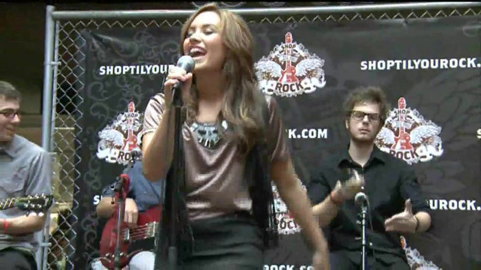 Demi Lovato  Live at Glendale Galleria  in LA for Cambio in HD 03055