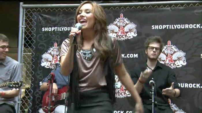 Demi Lovato  Live at Glendale Galleria  in LA for Cambio in HD 03056