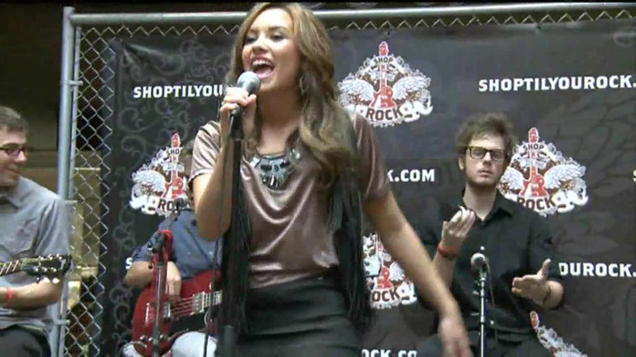 Demi Lovato  Live at Glendale Galleria  in LA for Cambio in HD 03057