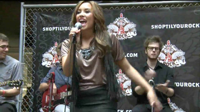 Demi Lovato  Live at Glendale Galleria  in LA for Cambio in HD 03060