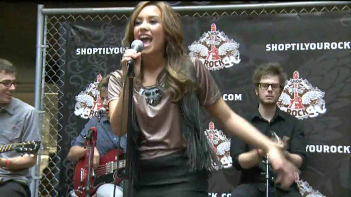 Demi Lovato  Live at Glendale Galleria  in LA for Cambio in HD 03061