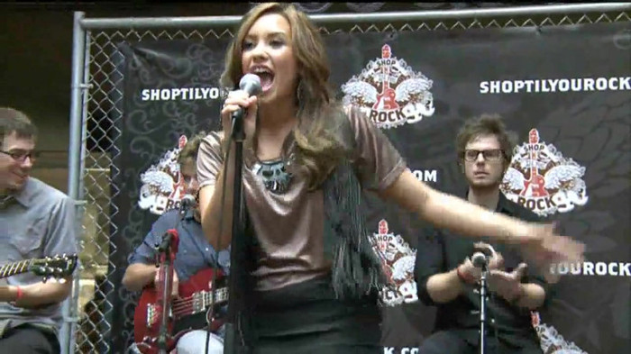 Demi Lovato  Live at Glendale Galleria  in LA for Cambio in HD 03063