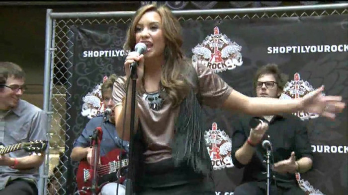 Demi Lovato  Live at Glendale Galleria  in LA for Cambio in HD 03067