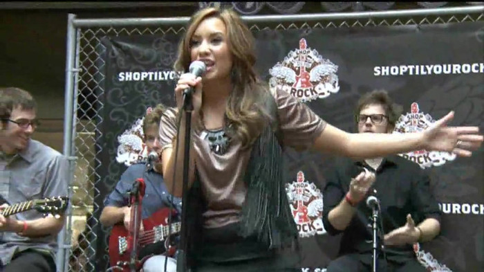 Demi Lovato  Live at Glendale Galleria  in LA for Cambio in HD 03069