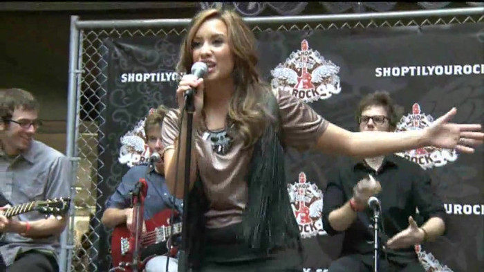 Demi Lovato  Live at Glendale Galleria  in LA for Cambio in HD 03070