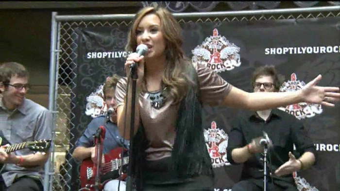 Demi Lovato  Live at Glendale Galleria  in LA for Cambio in HD 03071