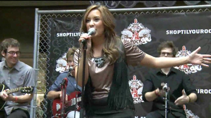 Demi Lovato  Live at Glendale Galleria  in LA for Cambio in HD 03074