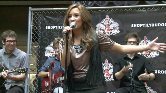 Demi Lovato  Live at Glendale Galleria  in LA for Cambio in HD 03075