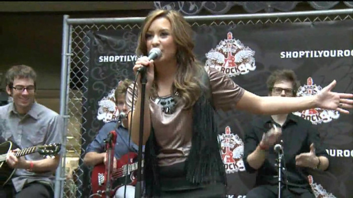 Demi Lovato  Live at Glendale Galleria  in LA for Cambio in HD 03076