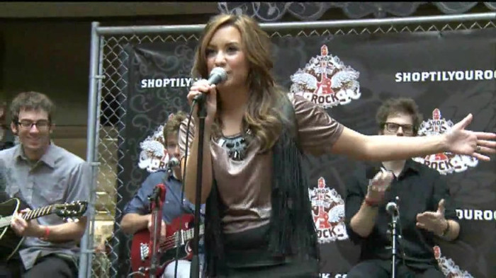 Demi Lovato  Live at Glendale Galleria  in LA for Cambio in HD 03077
