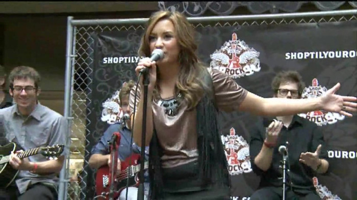 Demi Lovato  Live at Glendale Galleria  in LA for Cambio in HD 03078