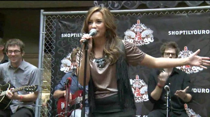 Demi Lovato  Live at Glendale Galleria  in LA for Cambio in HD 03080