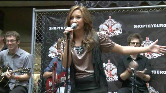 Demi Lovato  Live at Glendale Galleria  in LA for Cambio in HD 03081
