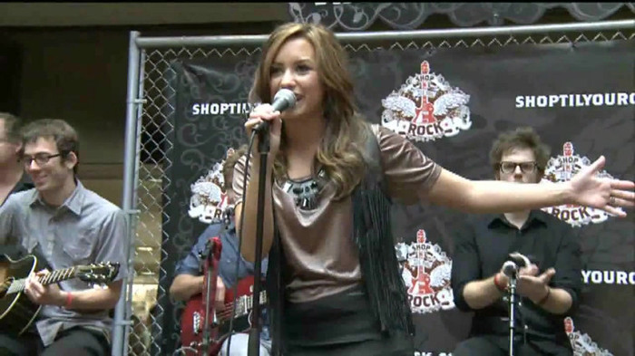 Demi Lovato  Live at Glendale Galleria  in LA for Cambio in HD 03084