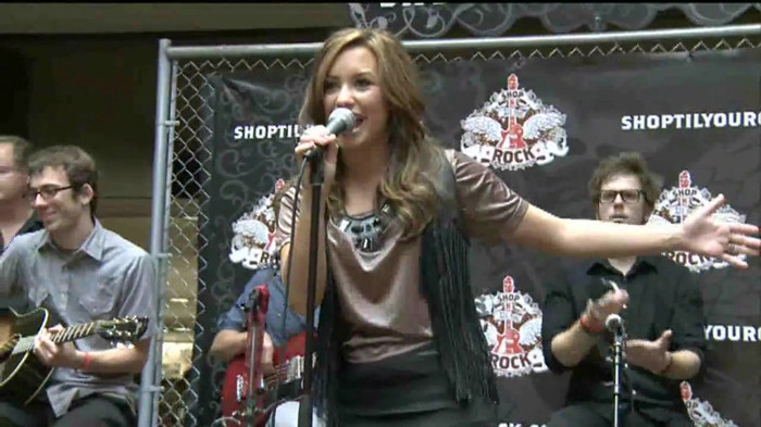 Demi Lovato  Live at Glendale Galleria  in LA for Cambio in HD 03086