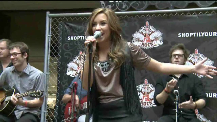 Demi Lovato  Live at Glendale Galleria  in LA for Cambio in HD 03089