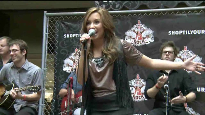 Demi Lovato  Live at Glendale Galleria  in LA for Cambio in HD 03090