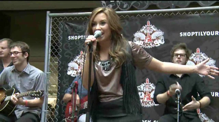 Demi Lovato  Live at Glendale Galleria  in LA for Cambio in HD 03091