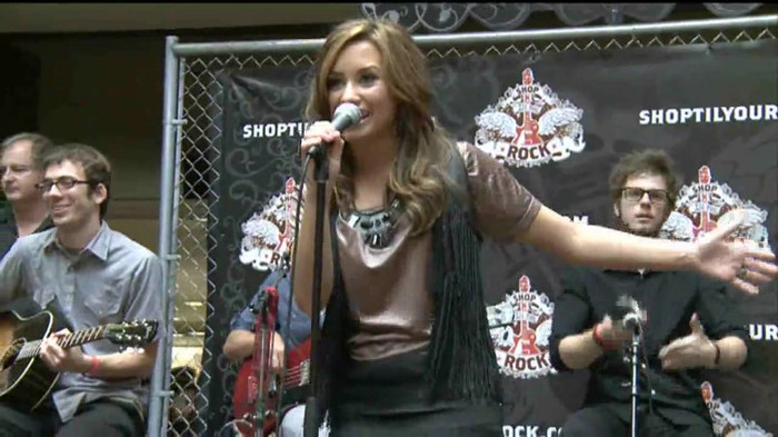 Demi Lovato  Live at Glendale Galleria  in LA for Cambio in HD 03095
