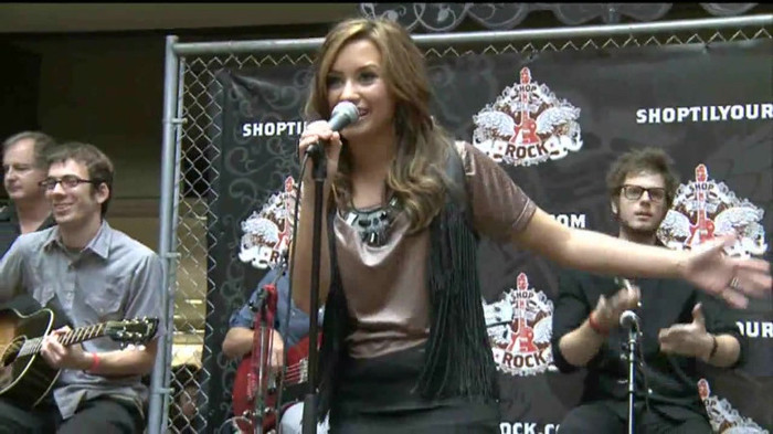 Demi Lovato  Live at Glendale Galleria  in LA for Cambio in HD 03096