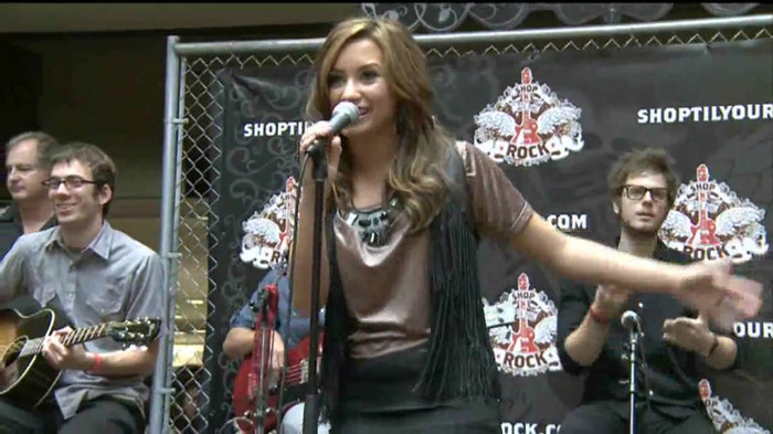 Demi Lovato  Live at Glendale Galleria  in LA for Cambio in HD 03097