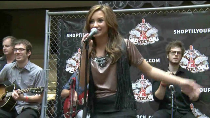 Demi Lovato  Live at Glendale Galleria  in LA for Cambio in HD 03098