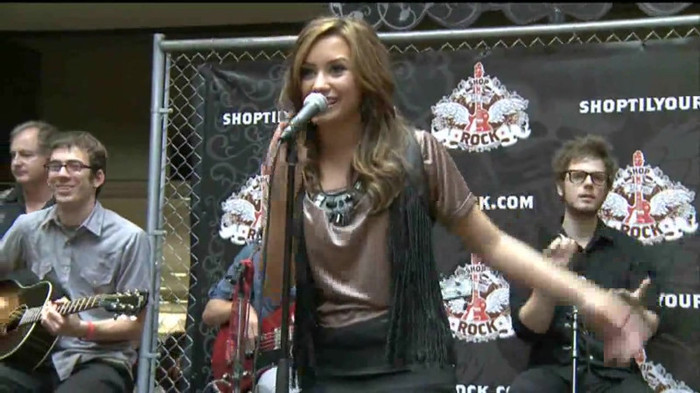 Demi Lovato  Live at Glendale Galleria  in LA for Cambio in HD 03100